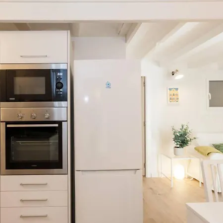 Ramblas Apartments 3Dot6 5 아파트